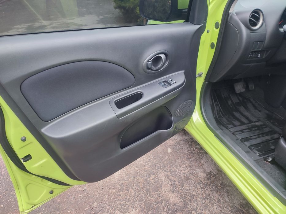 НИССАН МИКРА 2013г АВТОМАТ авто в отличном состоянии.