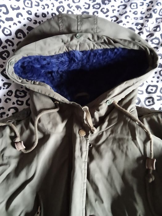 Vendo casaco quente com pêlo estilo militar Bershka