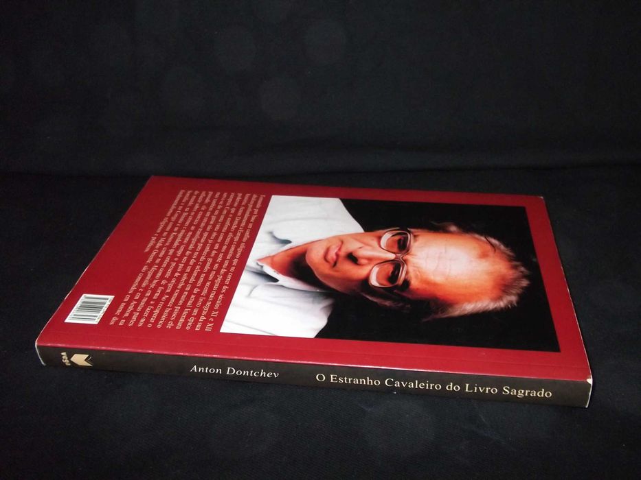 Livro Estranho cavaleiro do livro Sagrado Anton Dontchev Vega