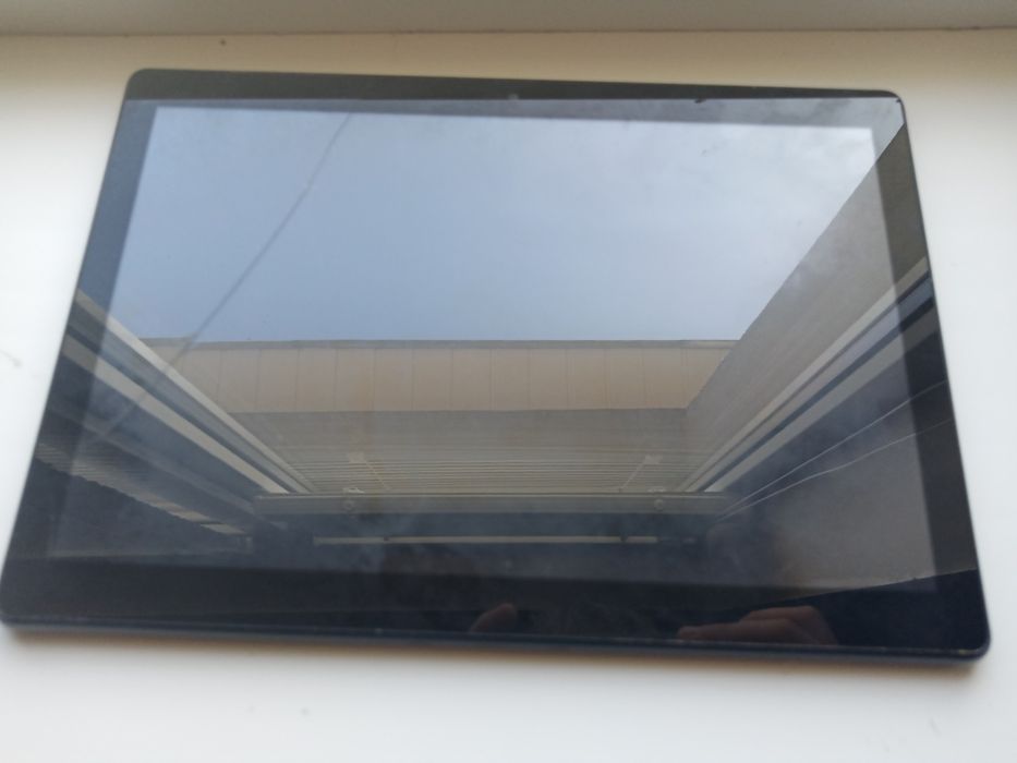 Планшет чорный Lenovo