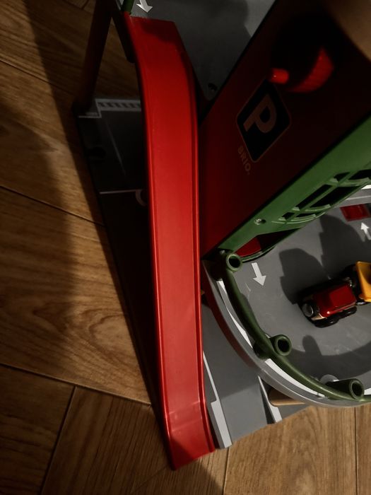 Parking Brio kolejka gratis samochody stan bardzo dobry