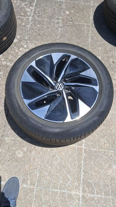 Jantes 19 VW c/ pneus Pirelli