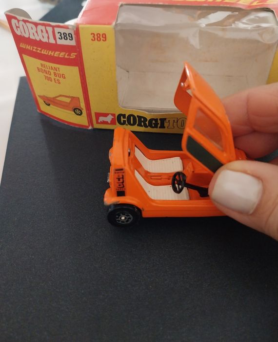 Carros antigos Corgi