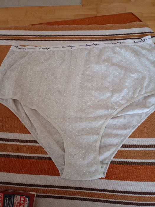 Firmowe majtki  puszystej Pani.