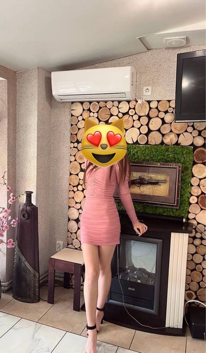 Приваблива святкова сукня