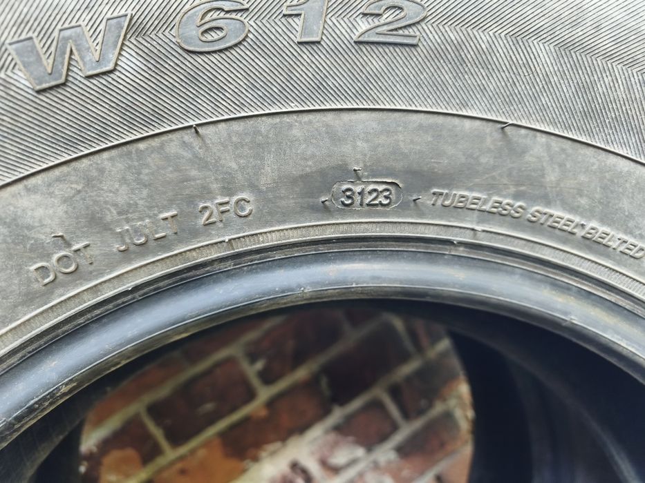 Opony zimowe wzmacniane do busa Goodride 225/75R16C