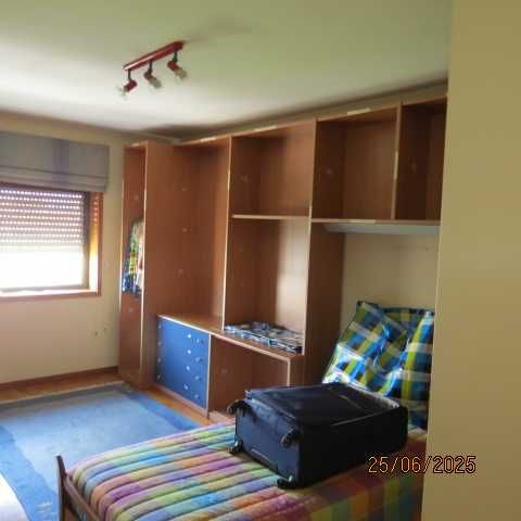 Mobiliário de quarto de solteiro/ estudante