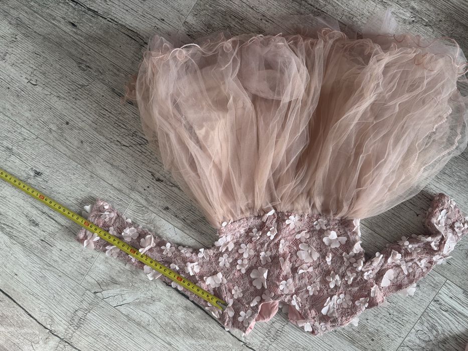 Balowa sukienka z tiulem