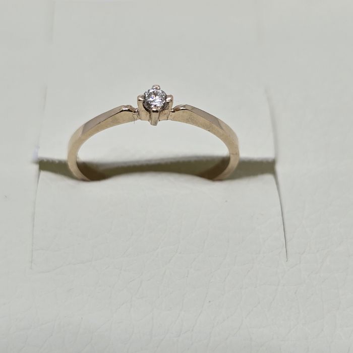 Каблучка з натуральним діамантом