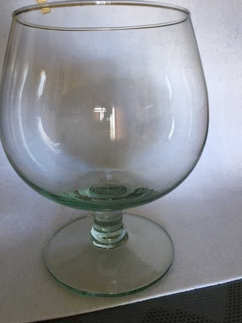 Goblet-shaped Pitcher442547109312614402