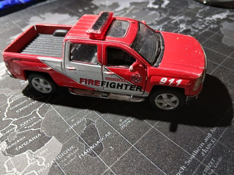 Продам машинки модельки металлические