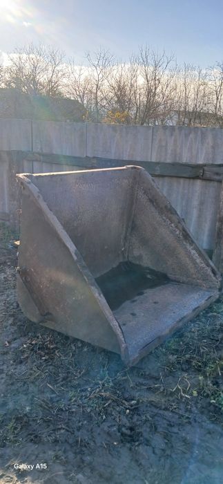 Продам ковш на трактор