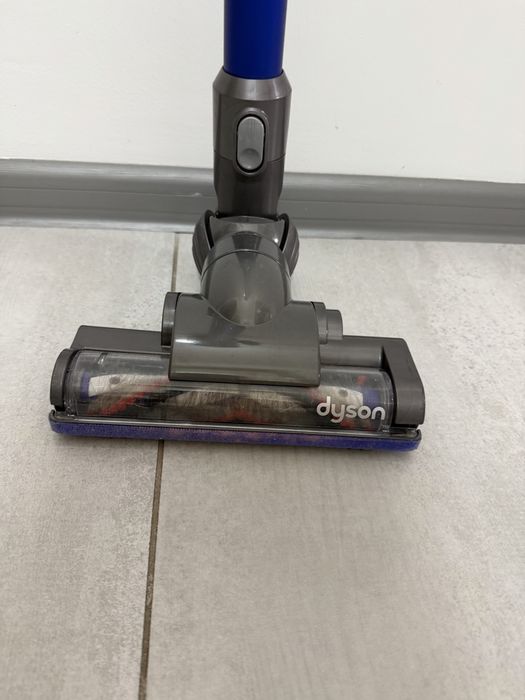 Вертикальні пилососи Dyson V6