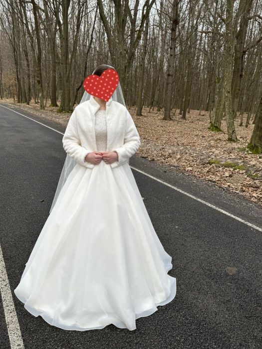 Продам  весільну шубку.