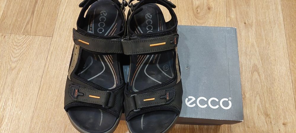 Чоловічі шкіряні сандалі ECCO