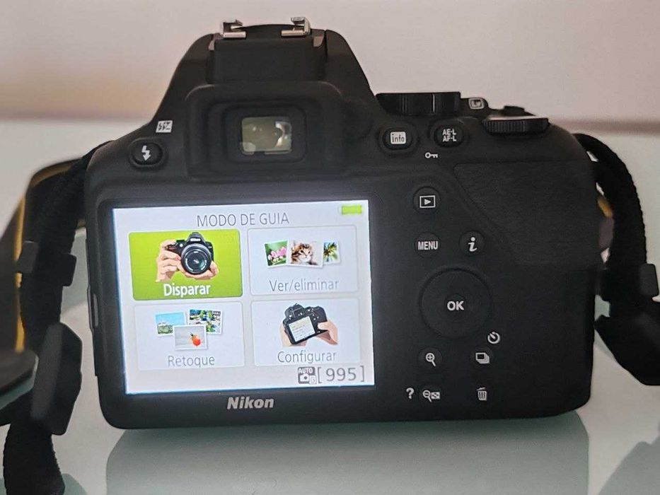 Nikon D3500 + AF-P 18-55 VR - 1.248 disparos, caixa completa