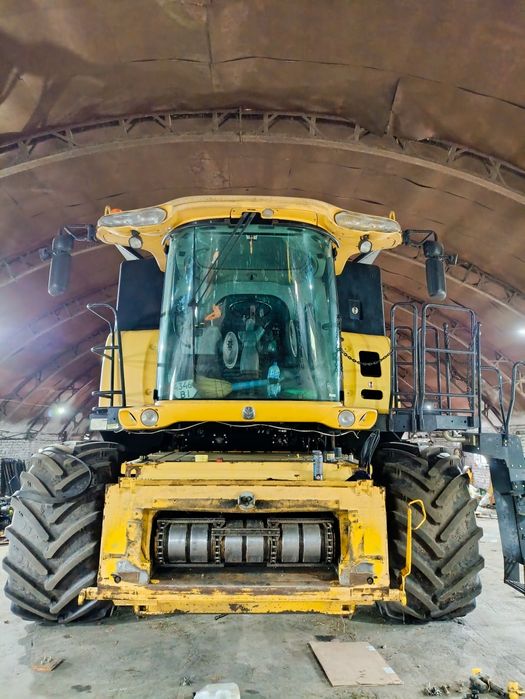 New Holland CR 8090  Повний привід 4х4.
