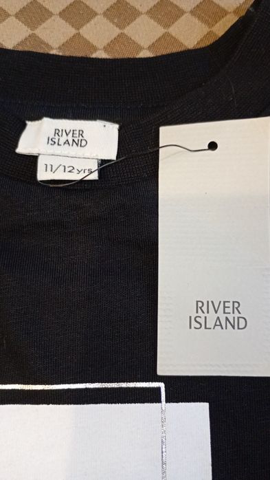 Святкова кофтинка чи футболка River Island  на  11-12 р.
