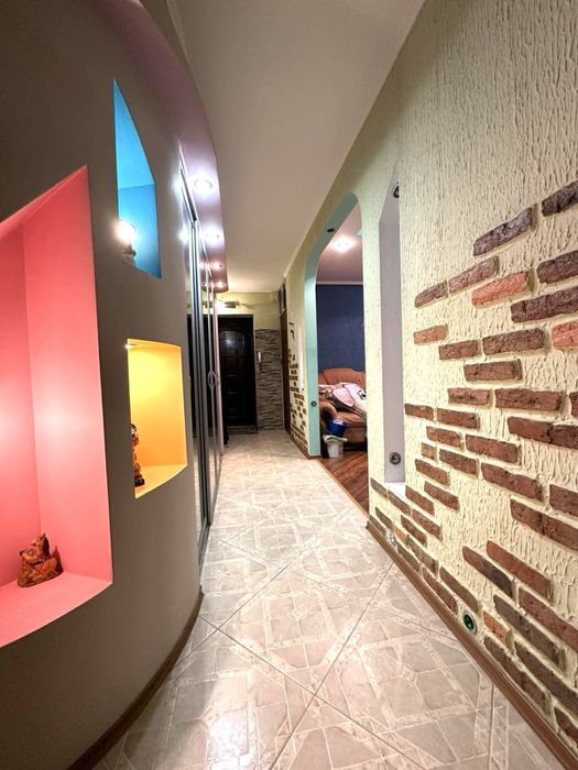 Вул.Ю.Коваленка ( колишня Конєва-Велмарт)