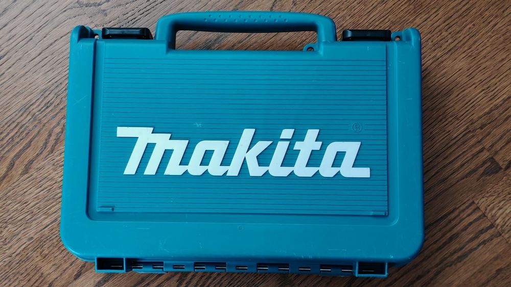 Шуруповерт Makita DF330D полный комплект, оригинал.