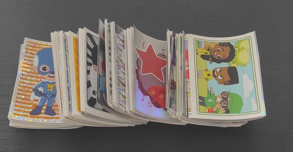 Cromos da coleção Luccas Neto Os intocáveis