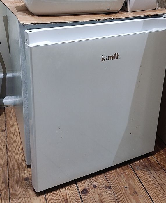 TV 32 polegadas + Minibar em ótimo estado
