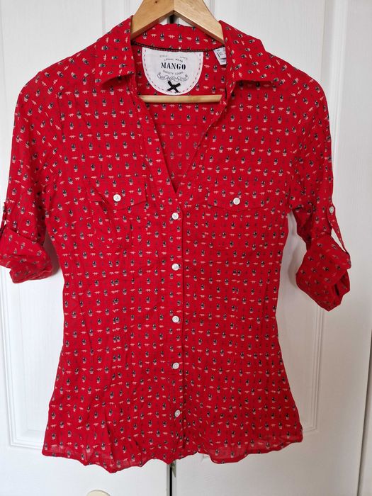 używana, czerwona koszulowa bluzka z bawełny