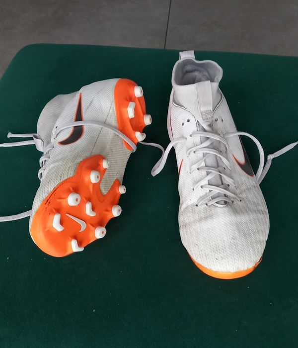 Buty piłkarskie, lanki