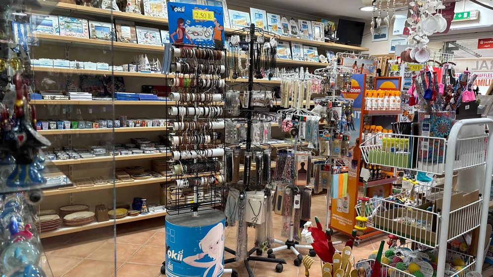 Trespassa-se/ Cedência de espaço comercial em Tavira