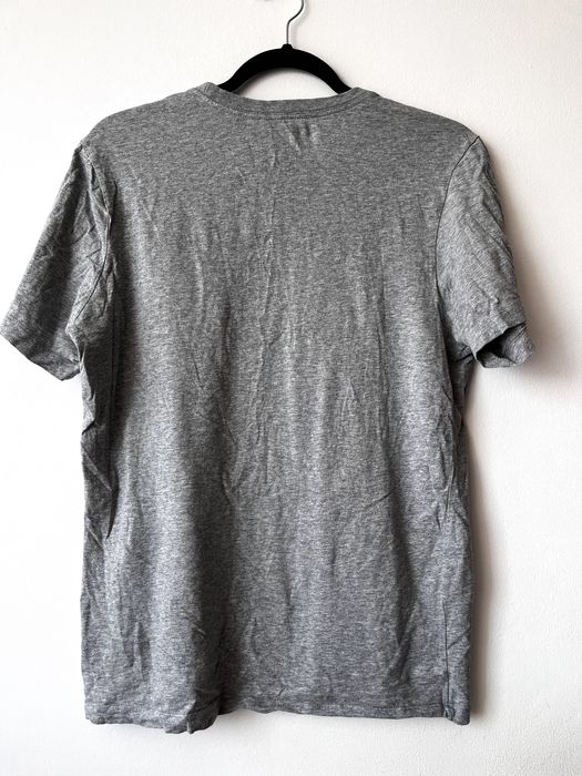 szary t-shirt Nike podkoszulek bluzka koszulka z małym logo basic canusal męska dla chłopca