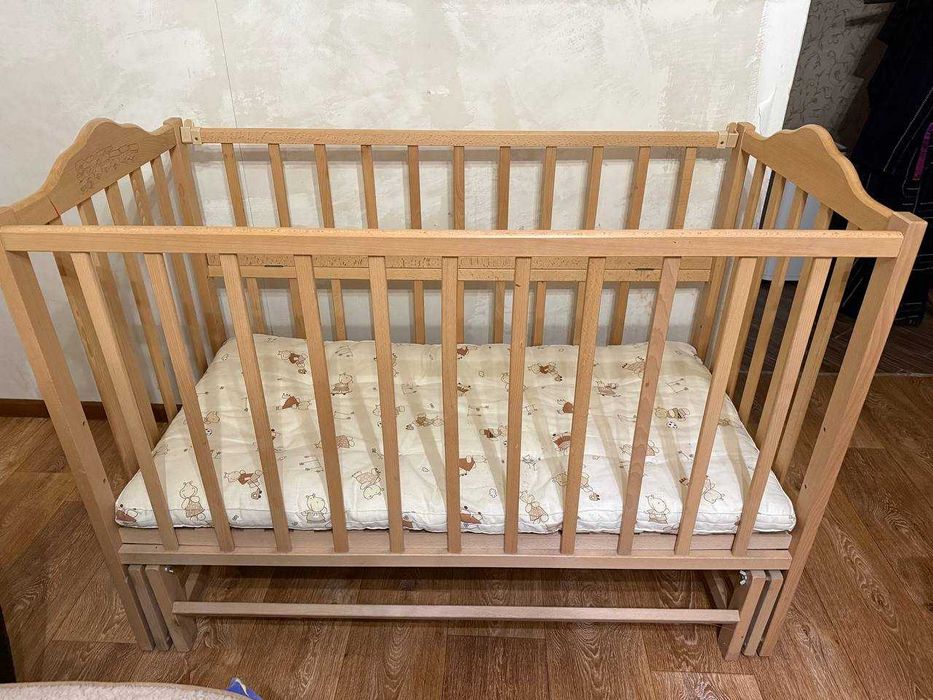 Ліжечко дитяче з маятником