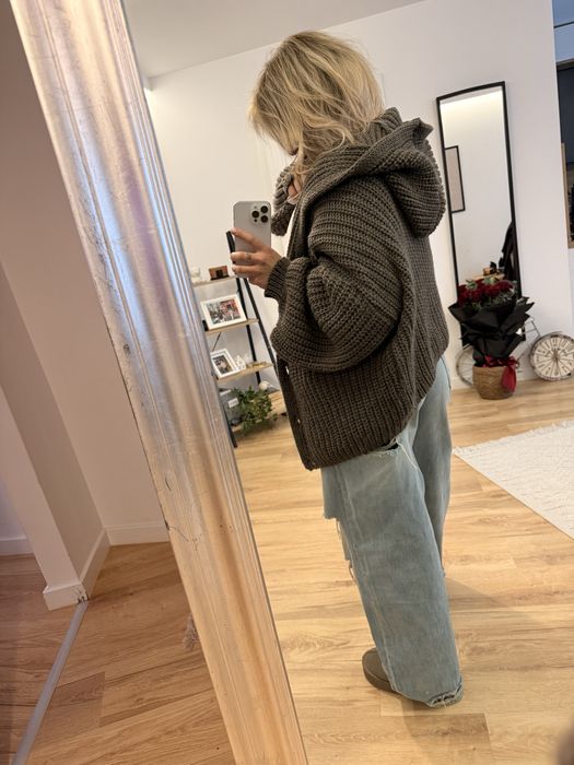 Sweter kardigan krótki bufiasty z kapturem | Brąz | U