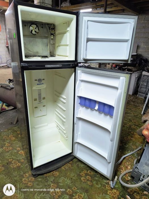 Холодильник Whirlpool ARC4020 IX — у відмінному стані