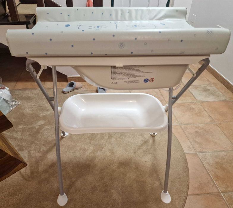 Banheira com Muda-Fraldas para Bebé – Excelente Estado