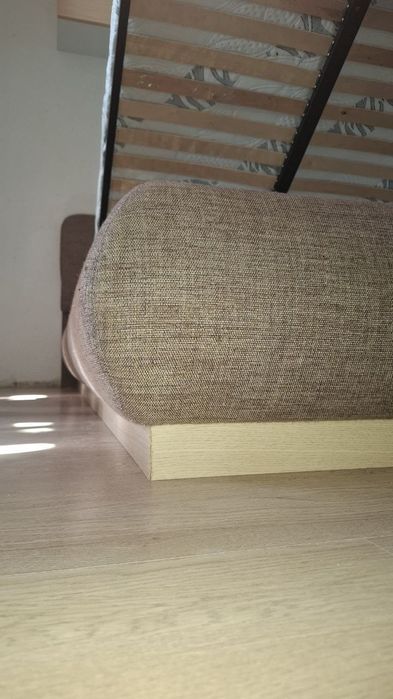 Кровать большая с матрасом беспружинным
