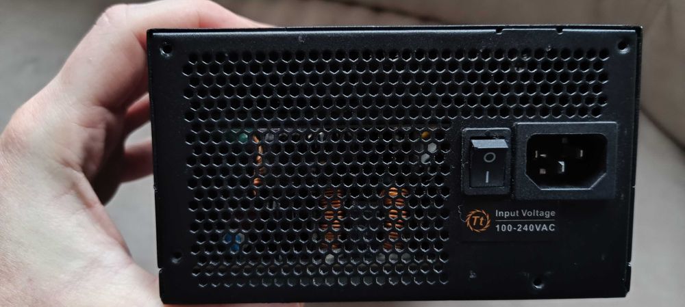 Thermaltake model TPD-0750M на 750 ватт. С сертификатом 80Plus Gold