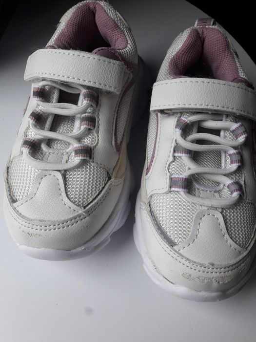 Детские кроссовки.