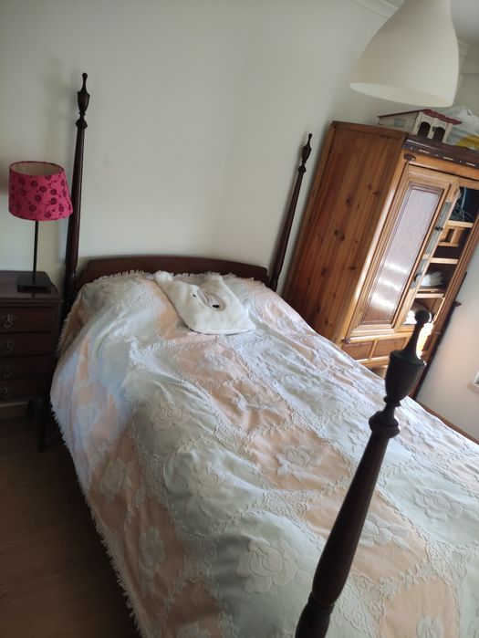 cama em madeira maciça