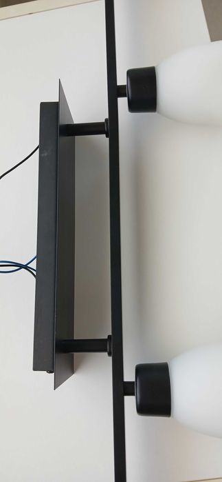 Candeeiro de teto em ferro forjado - preto e branco