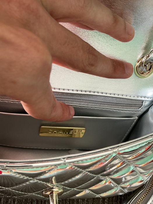 Bolsa Metalizada Prateada Chanel