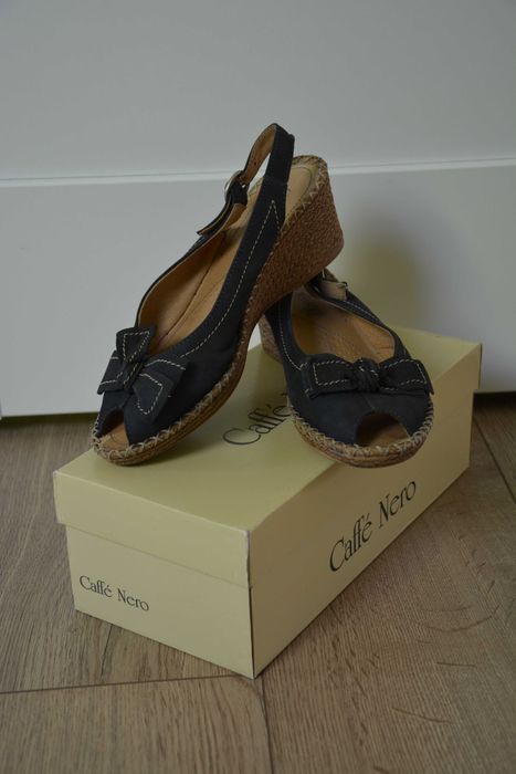 Granatowe koturny, CCC, r. 37