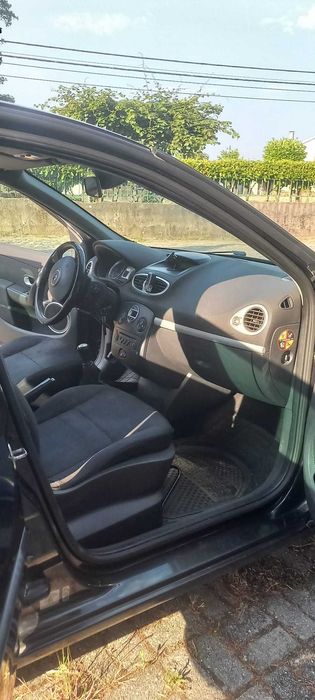 Renault Clio 2006 completo.