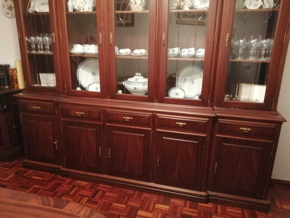 Móvel para  sala de jantar.