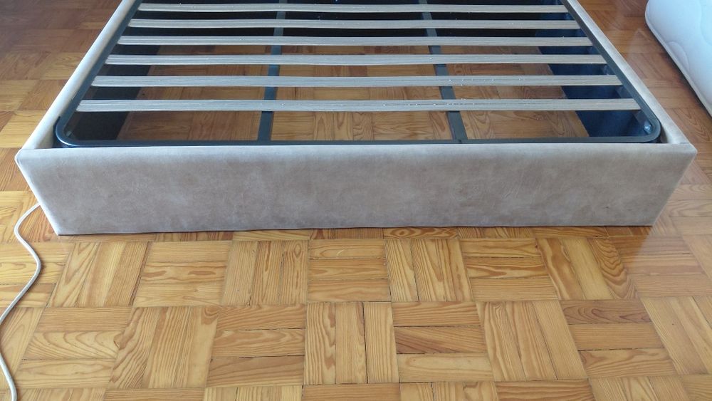 Vendo Cama de casal 200×160 colchão incluído.