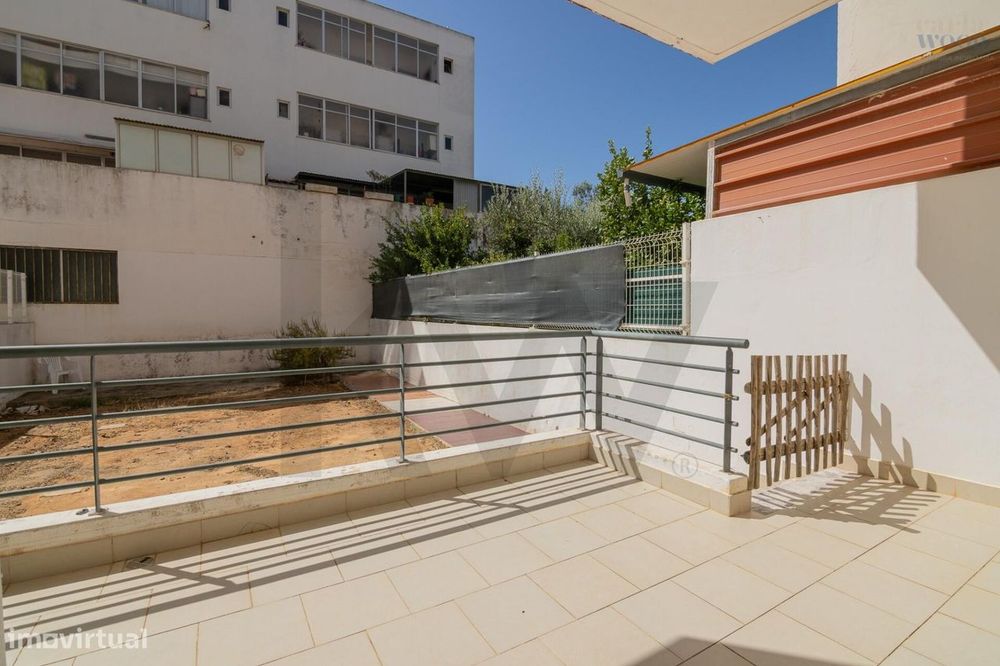 Um fantástico apartamento t2 de rés do chão, com terraço e logradouro