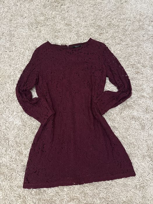 Bordowa koronkowa sukienka