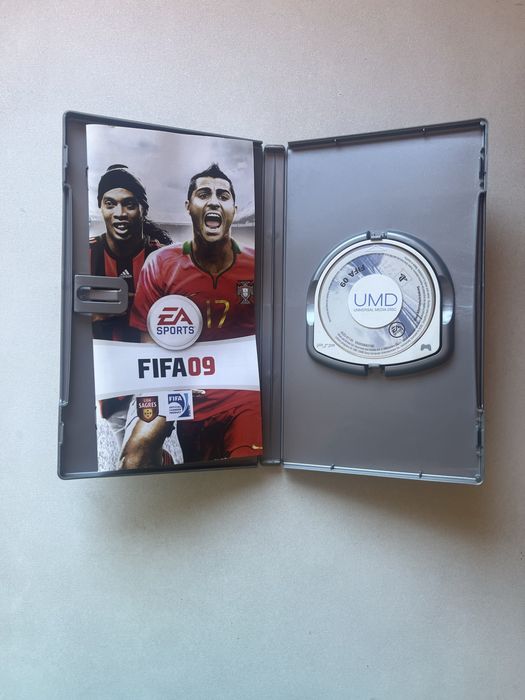 Jogo PSP FIFA 09 Platinum Ronaldinho Quaresma Completo