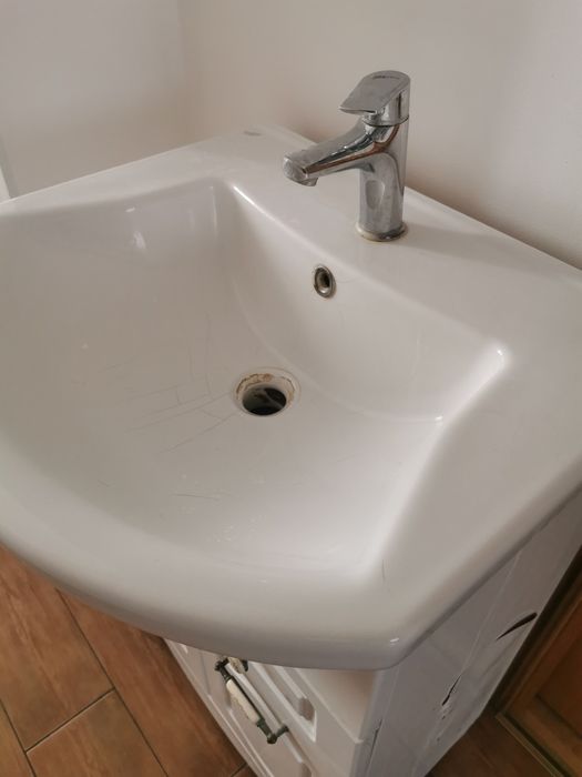 Умывальник, тумба, Смеситель в ванную