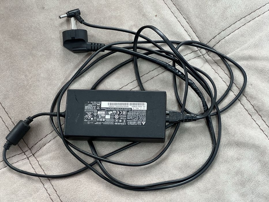 Ігровий ноутбук MSI Stealth 15M A11UEKV / 15.6"/i7-11375H/32GB/6GB/1TB