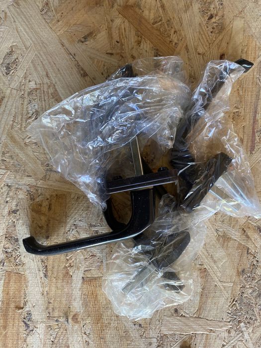 Ручки до металопластикових вікон.